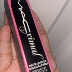 MAC Cosmetics
 686 LIPSTICK SNOB
MATTE